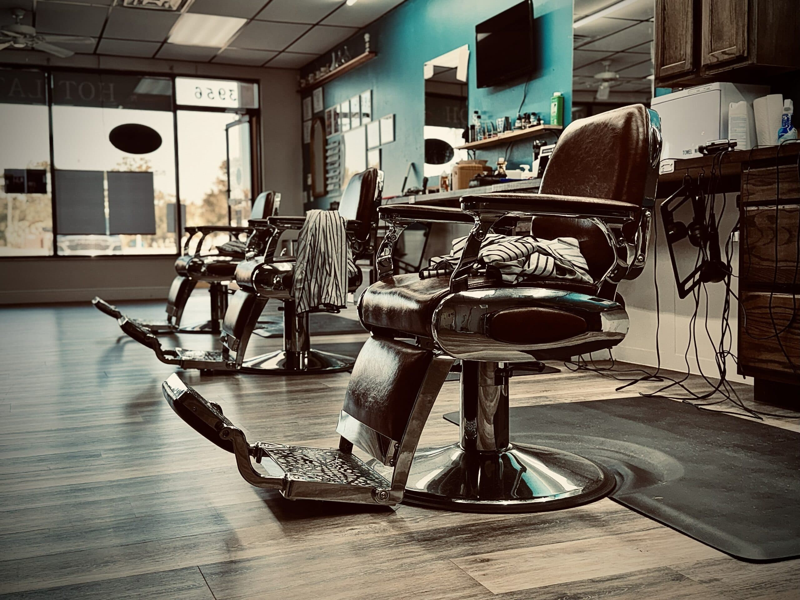 Venice Barbershop — the chairs, waiting